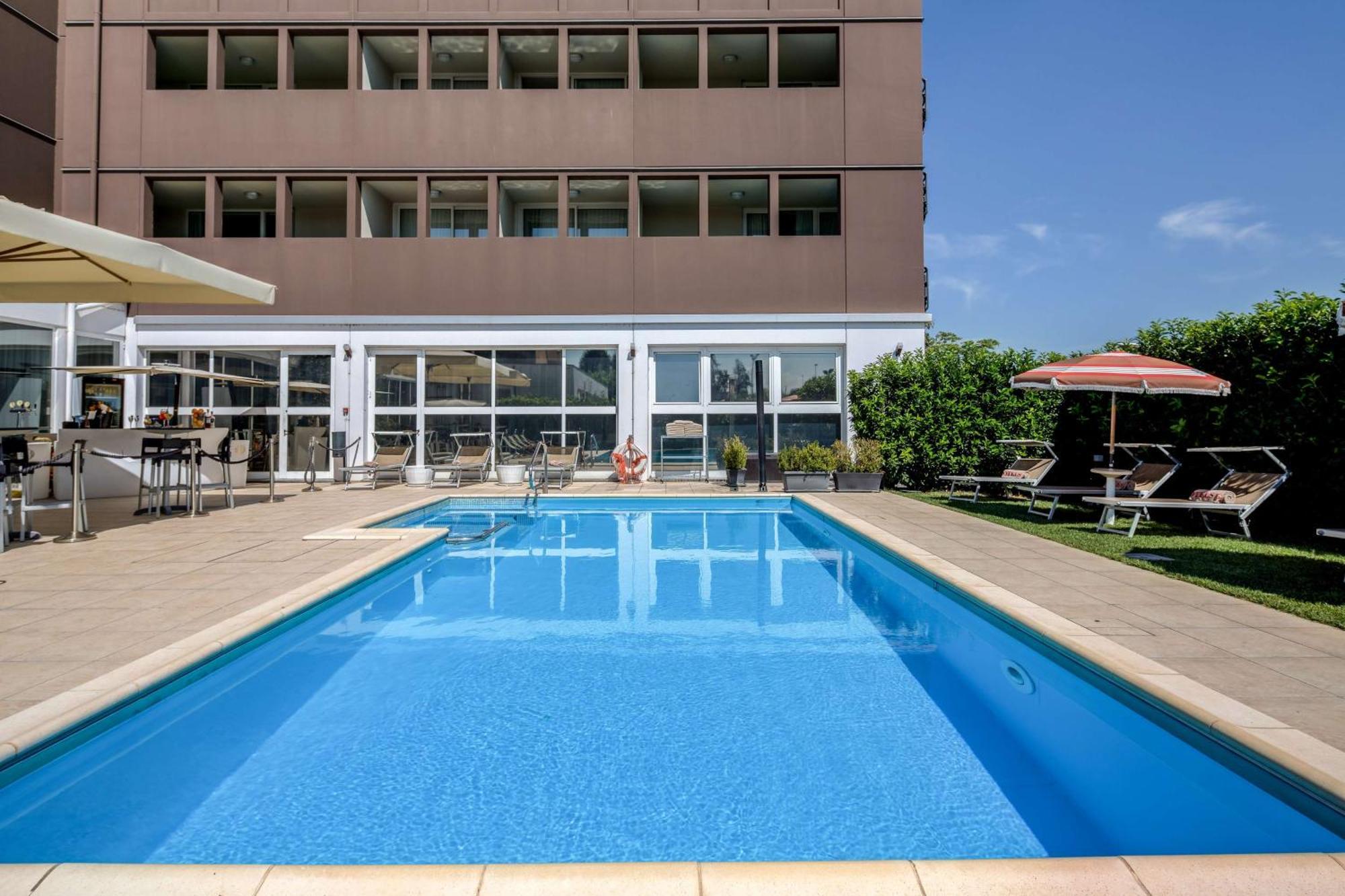 Best Western Plus Hotel Farnese Parma Exterior foto