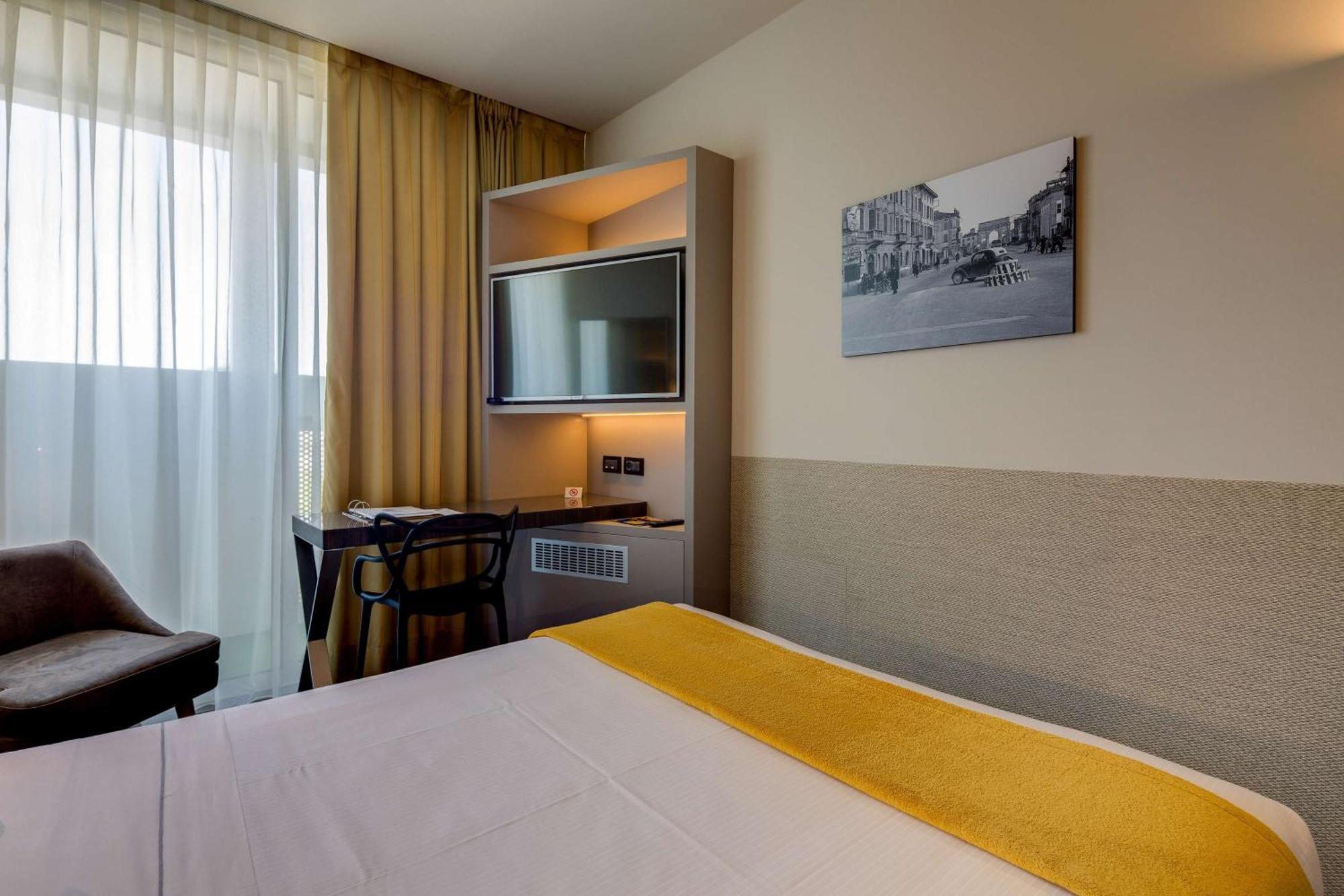 Best Western Plus Hotel Farnese Parma Exterior foto