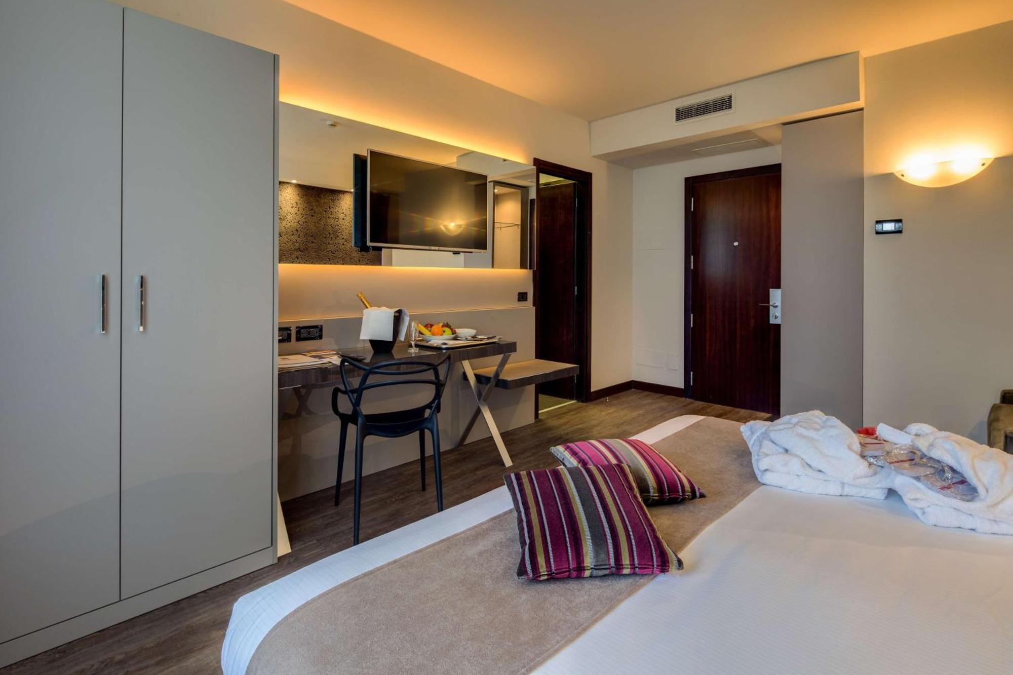 Best Western Plus Hotel Farnese Parma Exterior foto