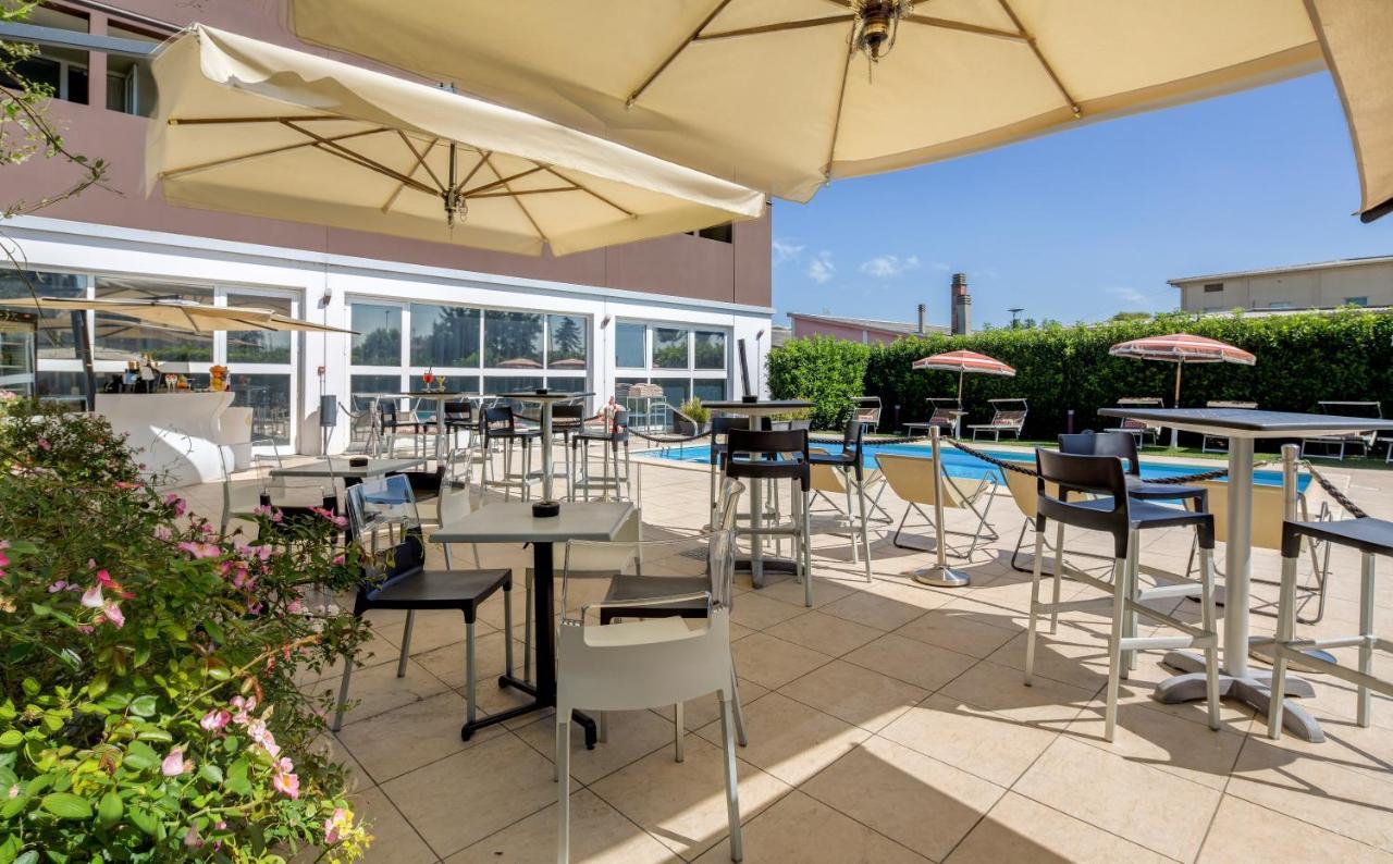 Best Western Plus Hotel Farnese Parma Exterior foto